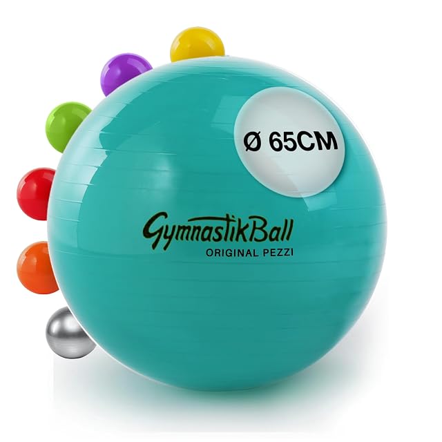 PEZZI GymnastikBall in Grüntürkis mit der Aufschrift Ø 65CM, dahinter ein Fächer weiterer Farben